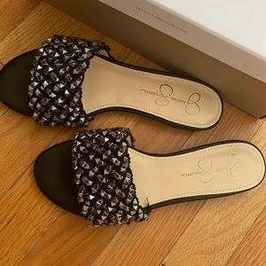 NIB Jessica Simpson Aprio flat sandals in black. Size 7